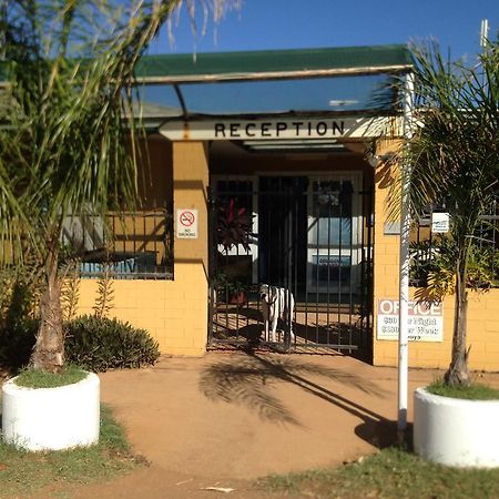 Carnarvon Caravan Park Bagian luar foto