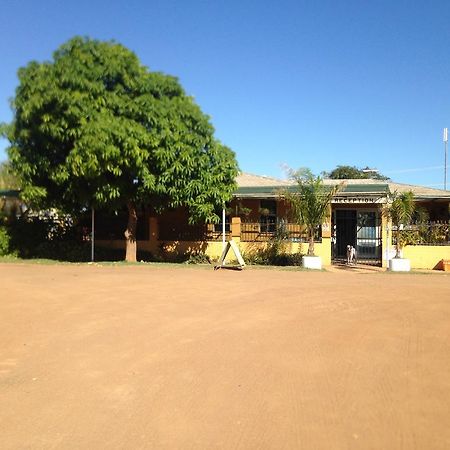 Carnarvon Caravan Park Bagian luar foto