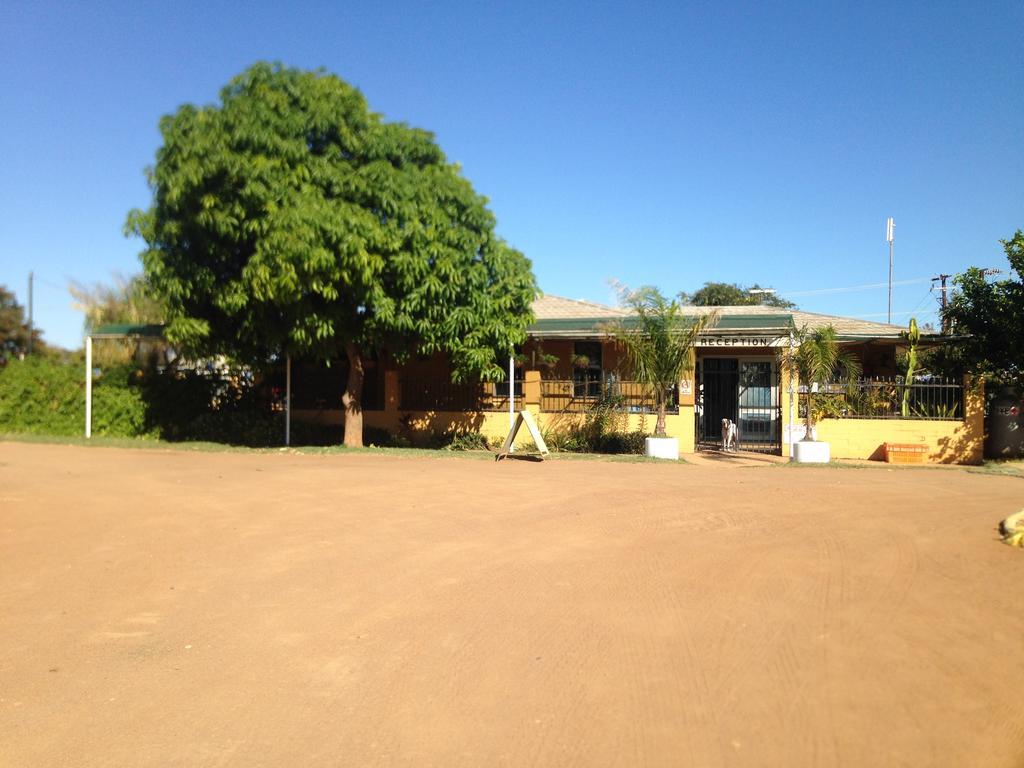 Carnarvon Caravan Park Bagian luar foto